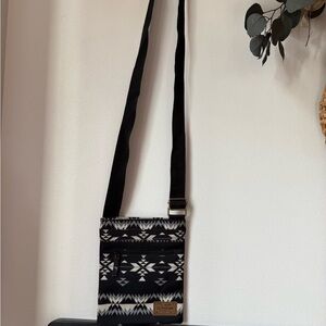 Dakine Jive Black and White Patterned Crossbody Bag